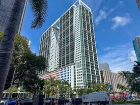 500 Brickell Ave in Miami, FL - Building Photo
