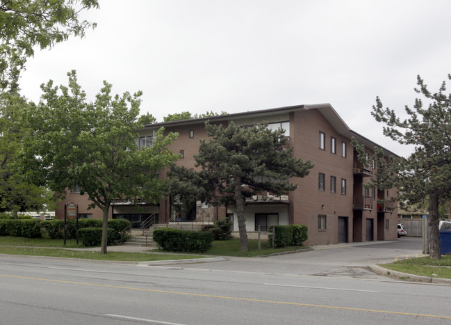 320 The West Mall in Toronto, ON - Building Photo - Primary Photo