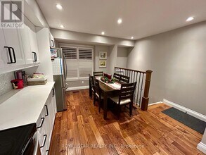 435 English Rose Ln in Oakville, ON - Building Photo - Building Photo