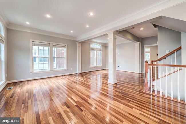 4678 Helen Winter Terrace in Alexandria, VA - Foto de edificio - Building Photo