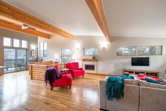1522 Lincoln St in Hood River, OR - Building Photo - Building Photo