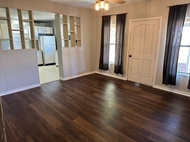 1441 Gatlin Creek Rd in Dripping Springs, TX - Foto de edificio - Building Photo