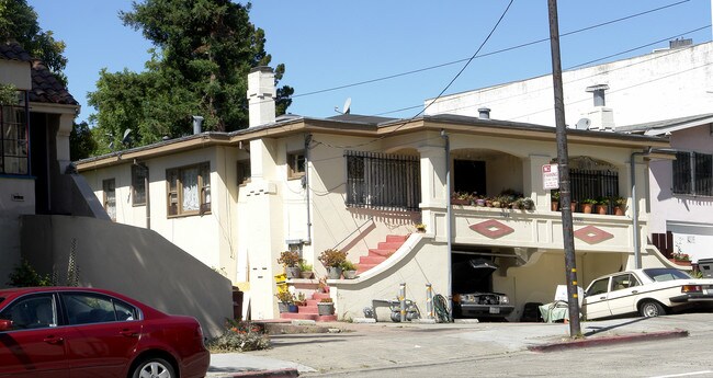 2851-2853 Macarthur Blvd in Oakland, CA - Building Photo - Building Photo