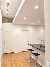 947 N Kedzie Ave, Unit 2 in Chicago, IL - Foto de edificio - Building Photo