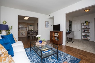 Edenborn Courts and Gardens in Metairie, LA - Foto de edificio - Interior Photo