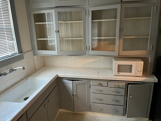 744 Carolina St, Unit Upper 1 bedroom in Vallejo, CA - Building Photo - Building Photo