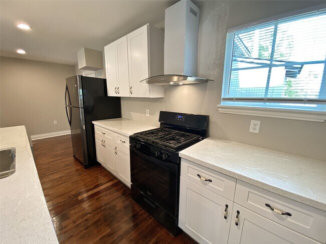 property at 1406 Mystic St