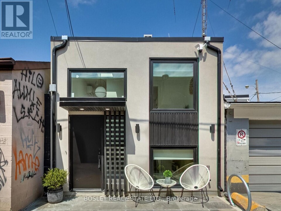 13R Mansfield Ave in Toronto, ON - Building Photo