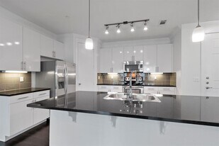 3300 Towers Blvd in Seabrook, TX - Building Photo