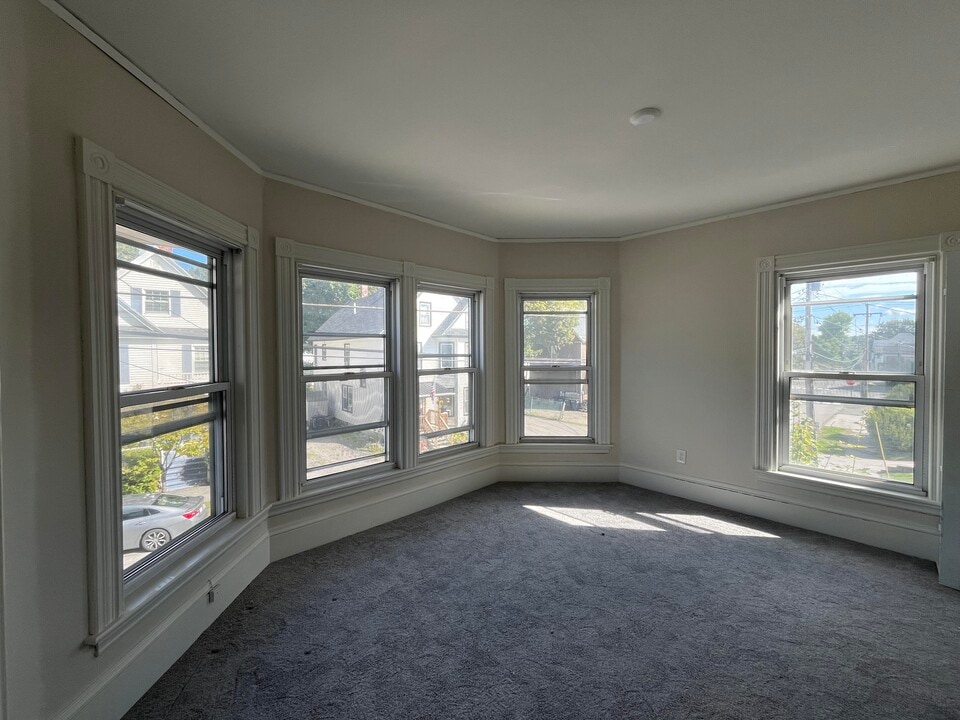 16 Parkview Ave, Unit 2 in Bangor, ME - Building Photo