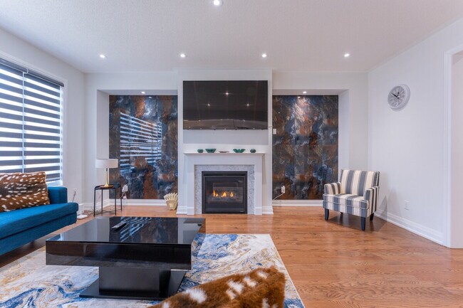 8890 Heritage Rd in Brampton, ON - Building Photo - Building Photo