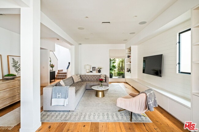 129 Outrigger Mall in Los Angeles, CA - Building Photo - Building Photo