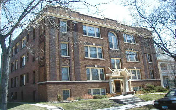 Kenwood Apartments - Uptown in Minneapolis, MN - Foto de edificio - Building Photo