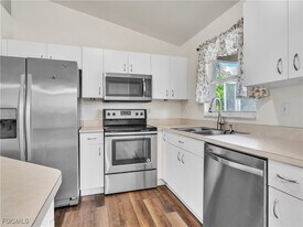 1801 NE 22nd Ave in Cape Coral, FL - Building Photo