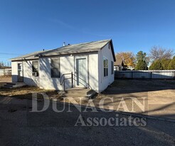 1407 W Fox St in Carlsbad, NM - Building Photo