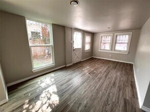 106 E 38th St in Austin, TX - Building Photo - Building Photo