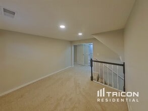 3760 75th St E in Inver Grove Heights, MN - Foto de edificio - Building Photo