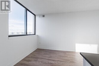 120-120 Torresdale Ave in Toronto, ON - Building Photo - Building Photo
