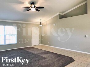 3807 25th St SW in Lehigh Acres, FL - Foto de edificio - Building Photo