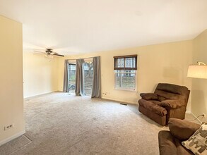 1206 Ballantrae Pl in Mundelein, IL - Building Photo - Building Photo