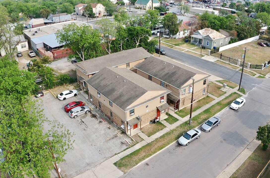 Elsie Avenue in San Antonio, TX - Foto de edificio