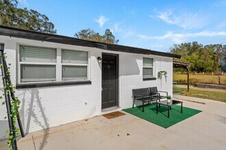 3104 Wallace Branch Rd in Plant City, FL - Building Photo - Building Photo