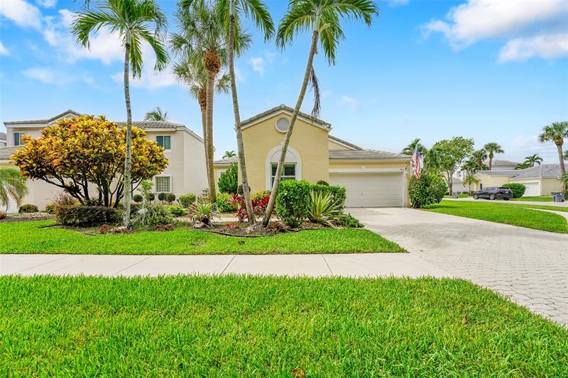 7917 Travelers Tree Dr in Boca Raton, FL - Building Photo