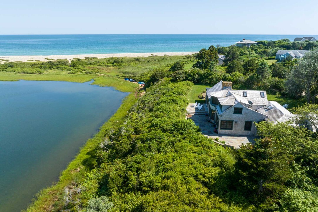20 Eliot Ave in Chilmark, MA - Building Photo