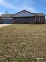 513 Roundtree Dr in Fayetteville, NC - Building Photo