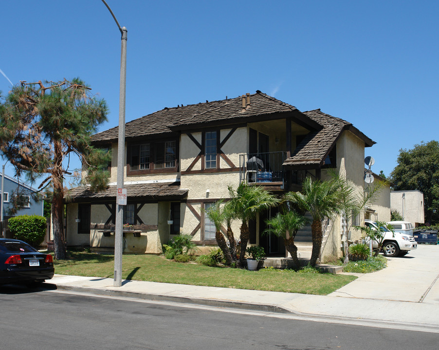 4871 Vista Dr in Huntington Beach, CA - Building Photo