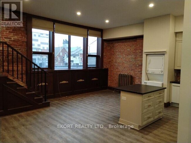 251 Front St in Belleville, ON - Building Photo - Building Photo