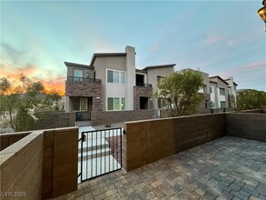 337 Laurel Peak Dr in Henderson, NV - Building Photo - Building Photo