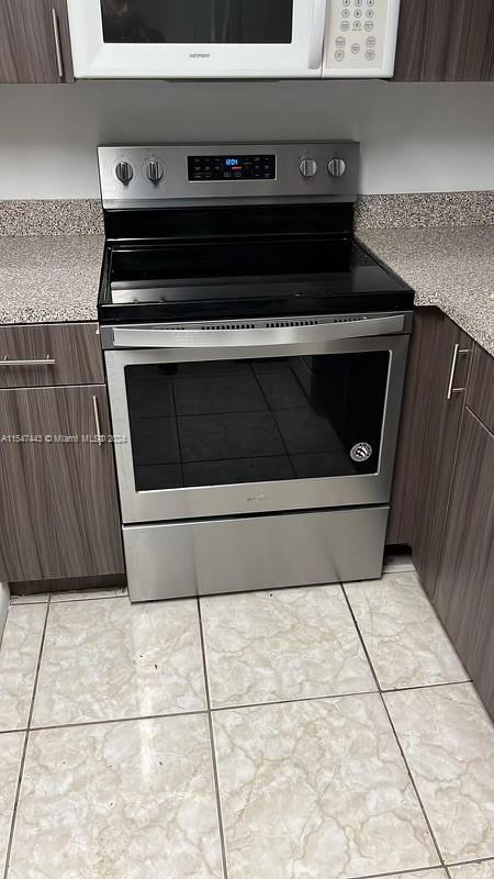 6195 NW 186th St, Unit 109 in Hialeah, FL - Building Photo - Building Photo