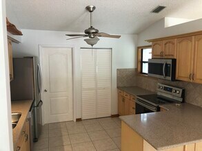 4063 SE Jacaranda St in Stuart, FL - Building Photo - Building Photo