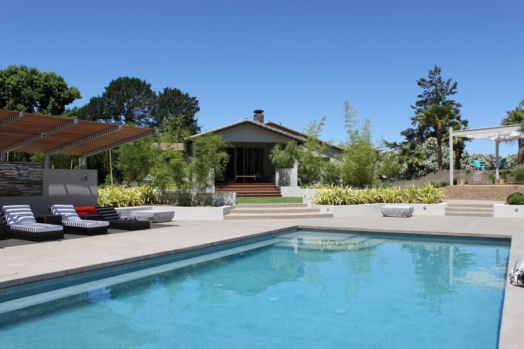 10936 Eastside Rd in Healdsburg, CA - Building Photo