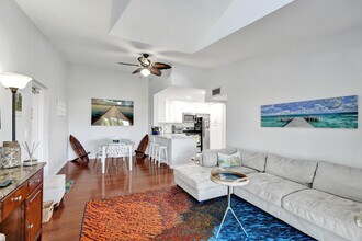 1008 Green Pine Blvd in West Palm Beach, FL - Building Photo - Building Photo