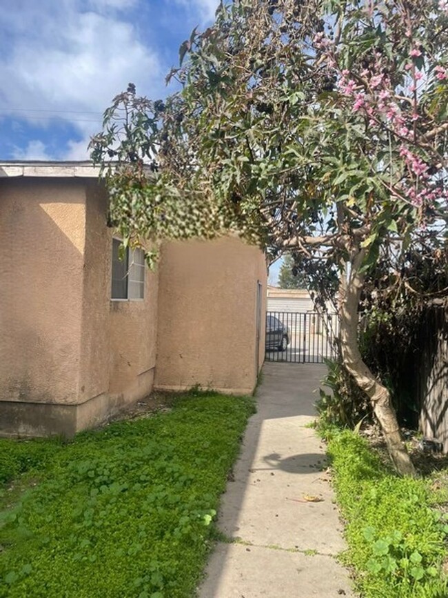 509 S Pine St in Santa Maria, CA - Building Photo - Building Photo