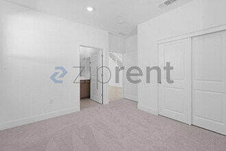 8069 Gwinn Cir in Elk Grove, CA - Building Photo - Building Photo