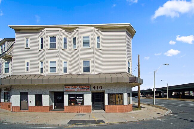 property at 2 Walnut St