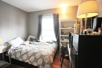 644 Beacon St, Unit 301 in Boston, MA - Foto de edificio - Building Photo