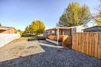 8368 Barbur St in White City, OR - Building Photo - Building Photo