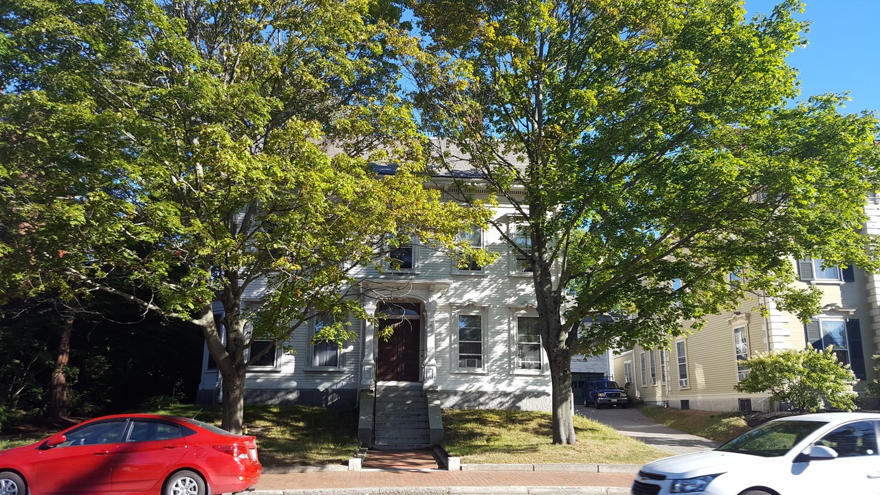 425 Middle St in Portsmouth, NH - Building Photo