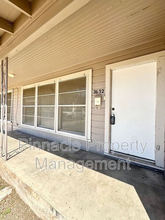 2632 W Ave N in San Angelo, TX - Foto de edificio