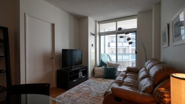 70 Alexander St in Toronto, ON - Building Photo - Building Photo