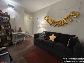 822 Beacon St, Unit 1E in Boston, MA - Building Photo - Building Photo