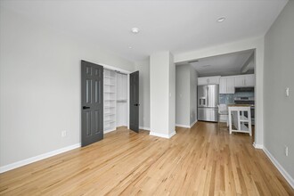 28 Marion St-Unit -#2 in Hempstead, NY - Building Photo - Building Photo