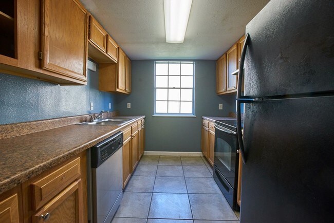 6952 Yorktown Dr-Unit -6952 in New Orleans, LA - Foto de edificio - Building Photo