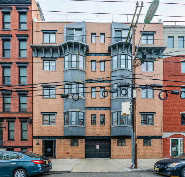 325 Adams St in Hoboken, NJ - Building Photo - Building Photo