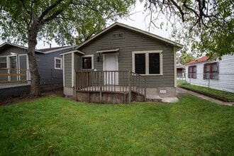 1946 Nolan St in San Antonio, TX - Building Photo - Building Photo