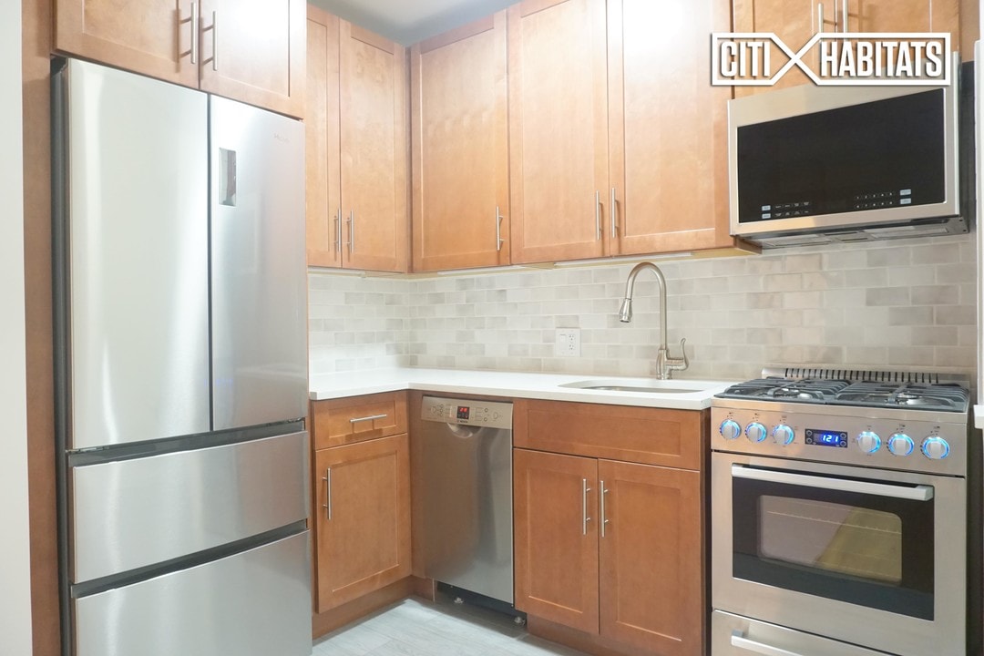 355 W 51st St-Unit -44 in New York, NY - Foto de edificio